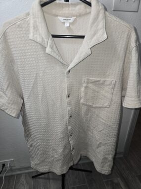 Banana Republic Men’s Cream Textured Short-Sleeve Button-Down Shirt